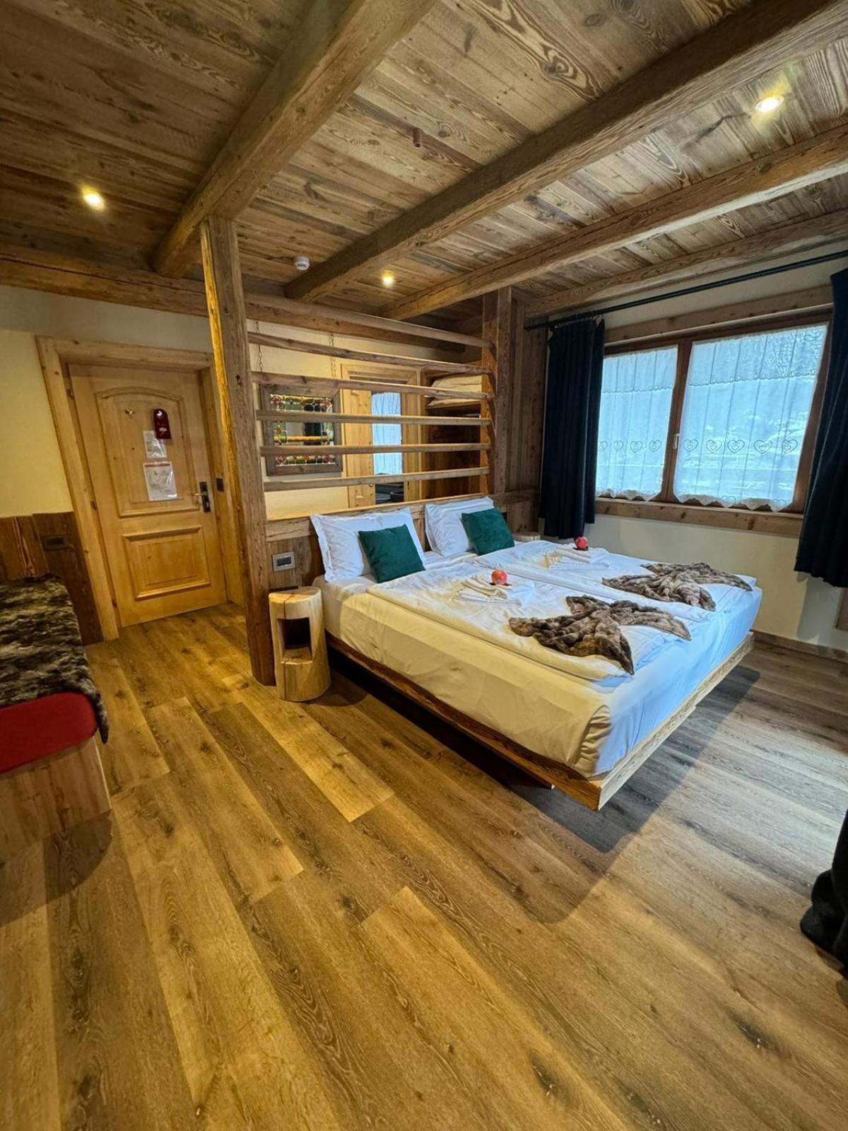Hotel Ciasa Lorenzi Cortina dʼAmpezzo Dış mekan fotoğraf